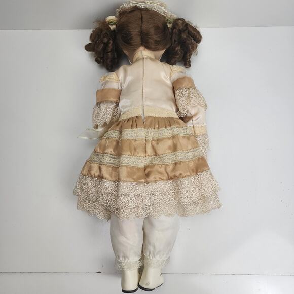 Donna Marie Cracker Barrel Exclusive American Classics Collection Porcelain Doll - Picture 8 of 14